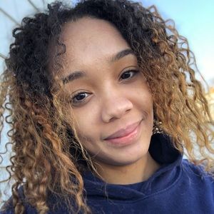 Meet your Posher, Reyes